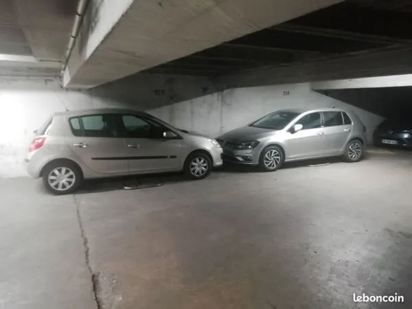 Lot 5 places parking