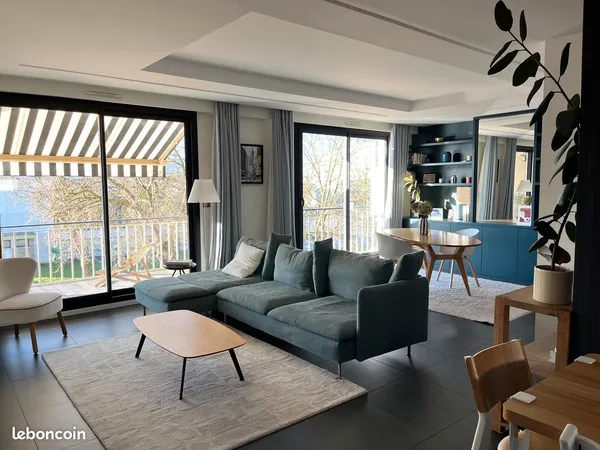Superbe appartement avec vue dégagée sur le port et garage (borne de recharge)