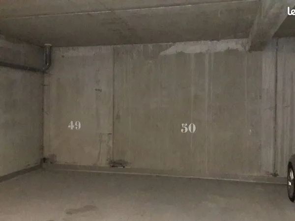 Grande place parking - Place Saint Hilaire
