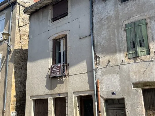 Maison de ville centre de Tournus à rénover
