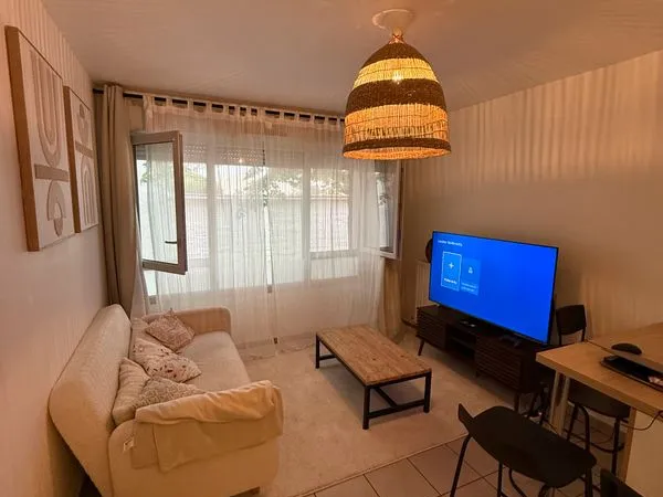 T2 meuble 46 m2- Tout compris ( eau + chauffage)- Villeurbanne