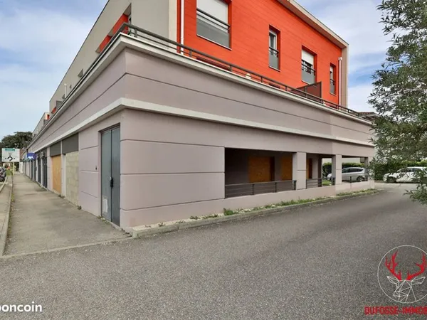 Local commercial 210 m² LENTILLY