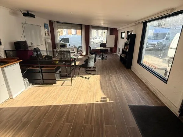Local commercial Malo 60 m² avec vitrine et parking privé - Dunkerque