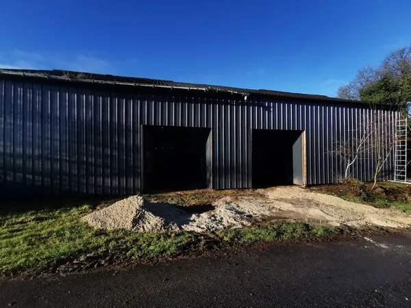 LOCAL D'ACTIVITÉ / STOCKAGE - 100 À 198,50 m²