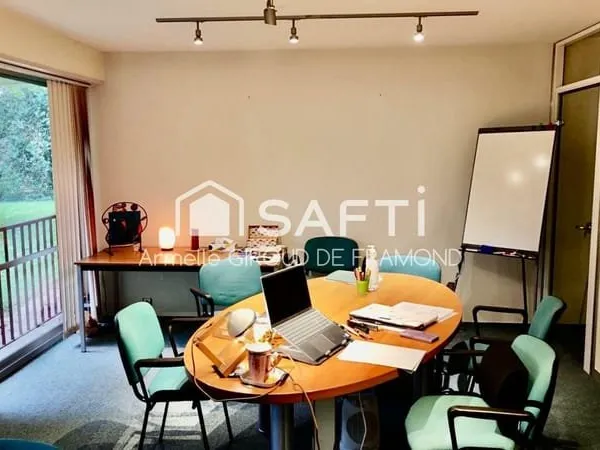 Belle opportunité: locaux professionnels résidence Pierrefontaine avec 3 bureaux, une entrée salle d