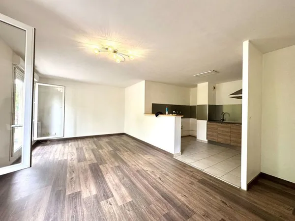 À VENDRE ! APPARTEMENT T2 À VERNOUILLET AVEC BALCON ET PLACE DE PARKING