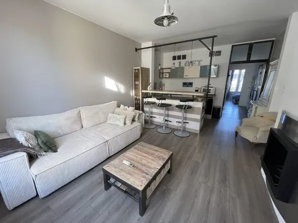 HYERES - CENTRE VILLE - APPARTEMENT T3 VENDU MEUBLE ET LOUE