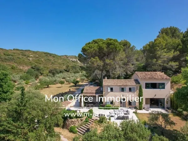 Référence : 5489-DVI. - Bastide Néo-Provençale de 270m2 avec piscine sur une domaine de 3 hectares