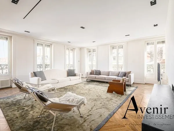 Lyon 2 Place des Jacobins - Appartement d'exception de 280m2 en dernier étage avec balcon - vue exce