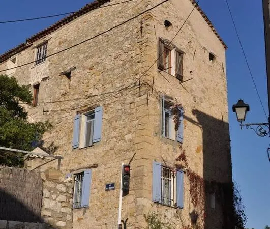 Bel appartement en duplex dans le vieux village de Magagnosc
