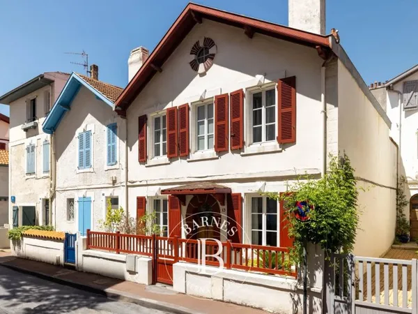 BIARRITZ, COEUR DE VILLE, MAISON DE 148 M² ENTIÈREMENT RÉNOVÉE