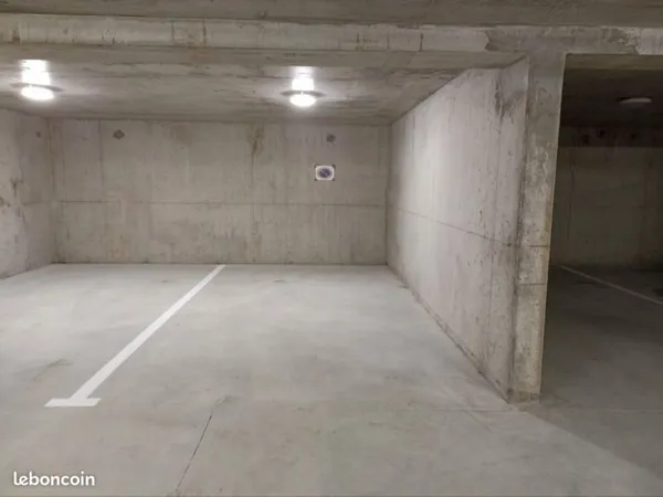 Place de parking sécurisée en sous-sol - Résidence neuve Au fil de l'eau - Poisy