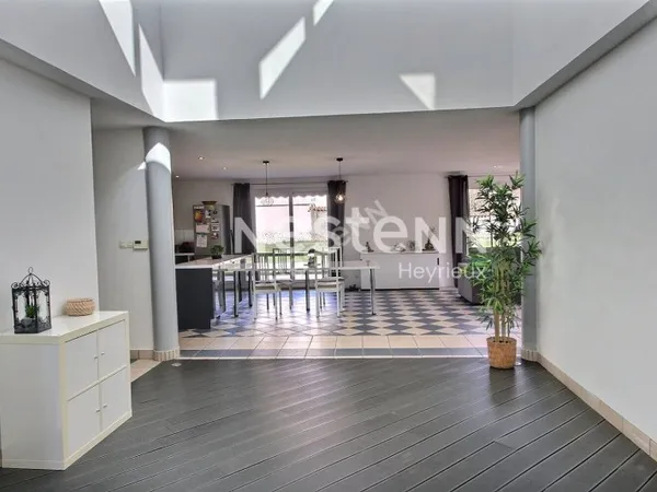 LONGECHENAL - Maison plain pied de 2003 de 137m² environ sur parcelle de 1171m² - DPE : E