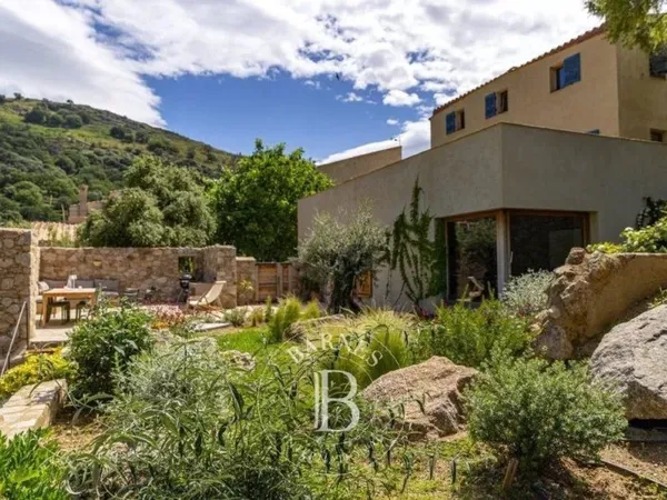 Villa 5 pièces 234 m²