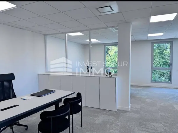 Bureaux 303 m²