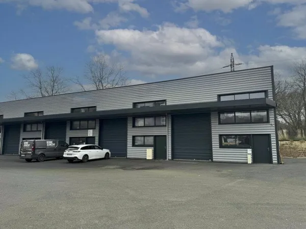Local d'activité 122 m²