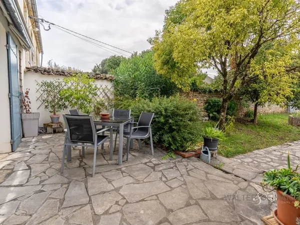A vendre - Maison familiale, de 232m2 - 7 pièces - Jardin clos - Boutiers Saint Trojan - ( A 4mn de 