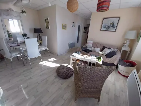 EXCLUSIVITE !! - APPARTEMENT MENTON VIEILLE VILLE - CHARMANT DEUX/TROIS PIECES AVEC VUE MER ET AU CA
