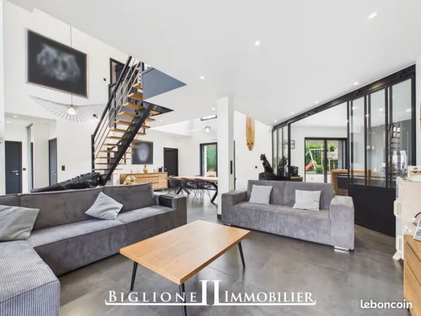 Villa 7 pièces 205 m²