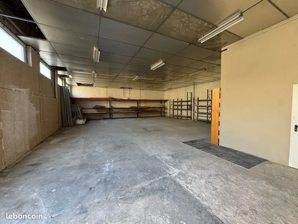 ENTREPOT / LOCAL D'ACTIVITÉ 200m2 - 95100 Argenteuil pont de bezons