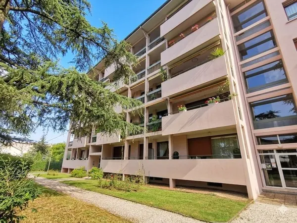 Appartement rénové À Vendre à PAU