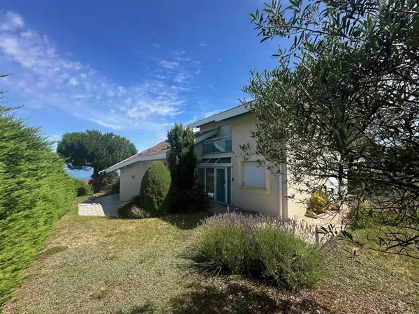 Maison 7 pièces 275 m²