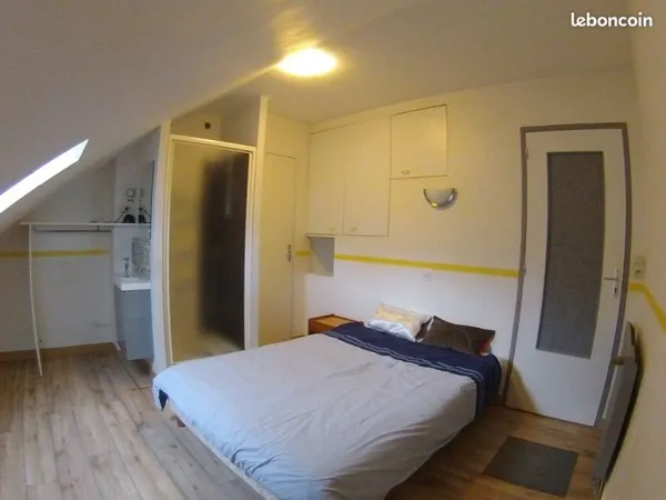Chambre meublée