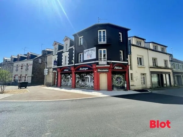 A VENDRE - CARENTOIR - IMMEUBLE - 133,55 m²