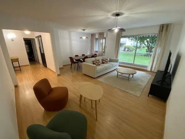 Appartement 5 pièces 11 m²