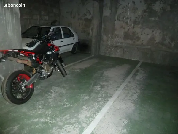 Parking pour 1 moto en sous-sol à Crépy en Valois Gare - 30 EUR