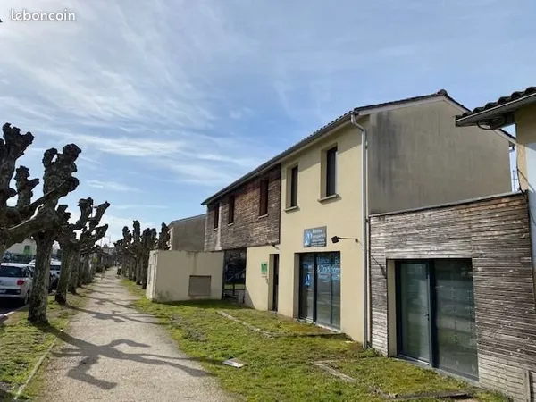 Immeubles à usage de bureaux et commerces