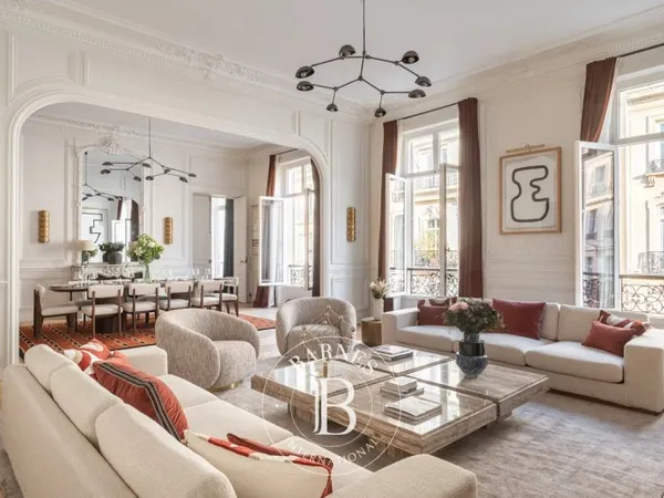 Paris 8è Triangle d'Or - Appartement d'exception - rénové et climatisé - 2 suites