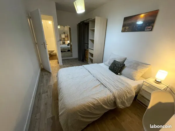 CHAMBRE AVEC TV INDIVIDUELLE DANS COLOCATION MIXTE A 10min A PIEDS DU METRO 13 (Arrêt St Denis unive