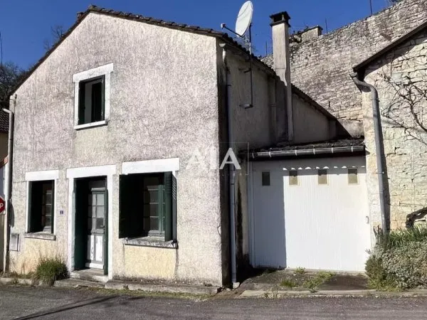 Maison en pierre à rénover avec garage - Vue sur la Charente - Luxé