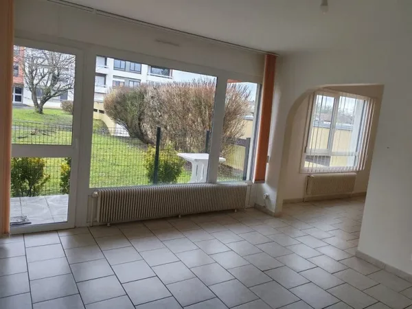 Appartement T4 situé en résidence sécurisée au rez de chaussée
