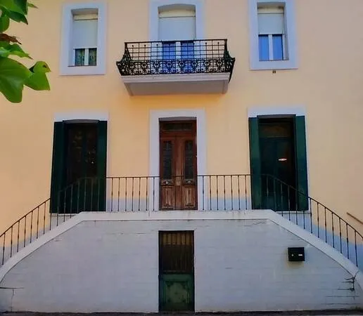 Charmante maison vigneronne à moderniser.