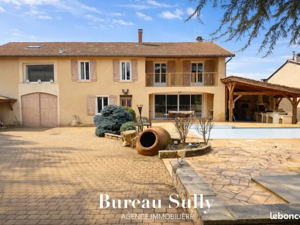 Bureau 8 pièces 330 m²