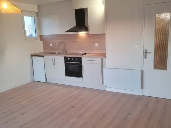 T1 de 30 m² à CAEN entièrement rénové et isolé, avec Balcon, Vue dégagée. Petite résidence Quartier 