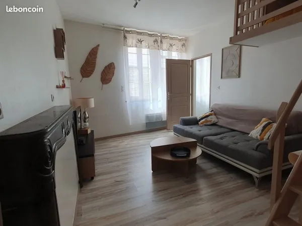 Appartement meublé rénové - 38 m² + 10,5 m² de mezzanine - Boucle Besançon - 700 CC