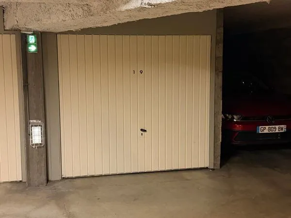 Box a vendre - top emplacement
