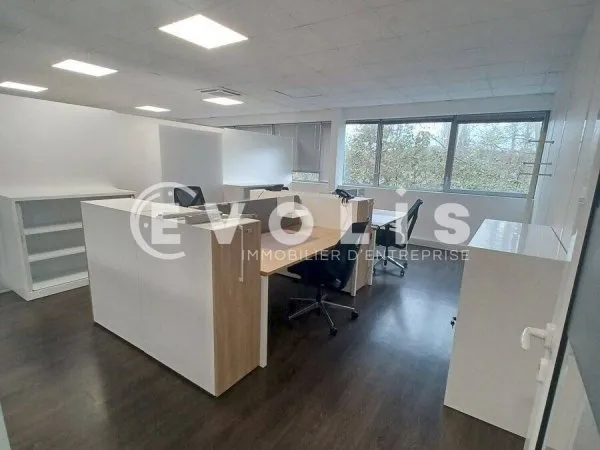 Bureau 250 m²