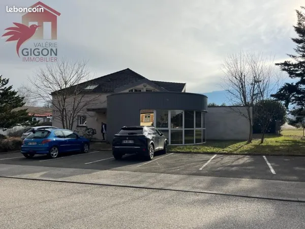Local 180 m² Pont-de-Roide