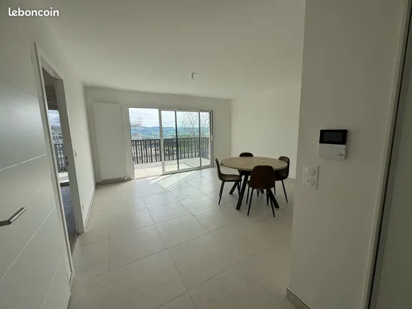 T2 meublé 45m² + balcon 13m² + garage + cave - Résidence neuve - 1250 CC