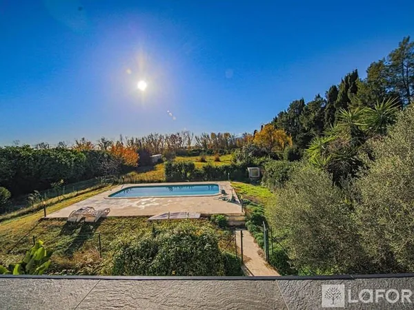 Maison 15 pièces 472 m²