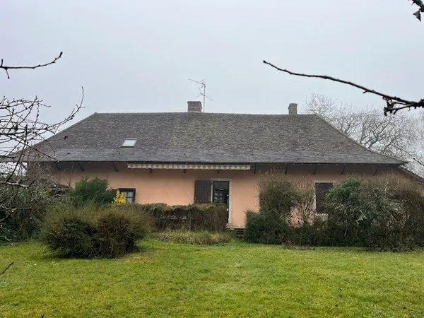 ENSEMBLE IMMOBILIER COMPOSE DE DEUX FERMES BRESSANNES