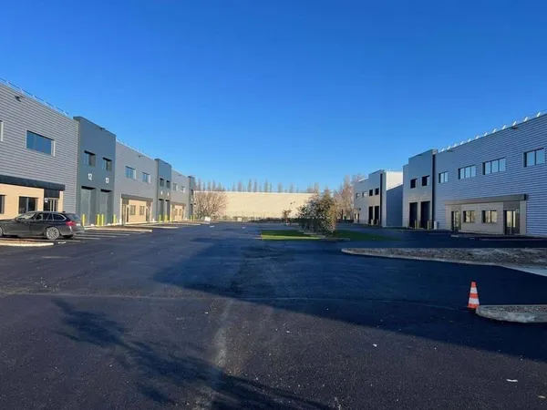 Local d'activité 2038 m²