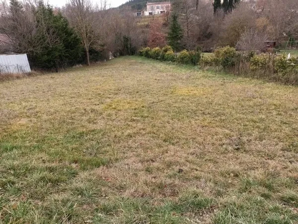 Terrain constructible 700 m²