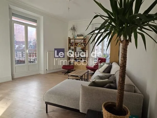 A VENDRE : APPARTEMENT ENTIEREMENT RENOVE
