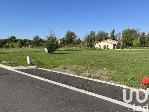 Terrain 702 m²