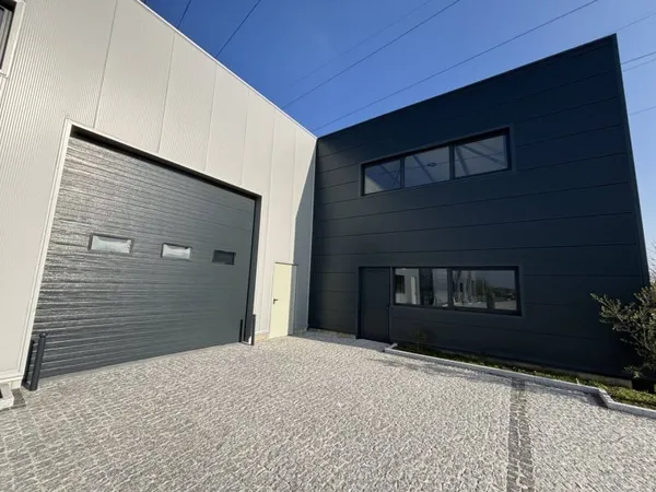 Entrepôt 259 m²